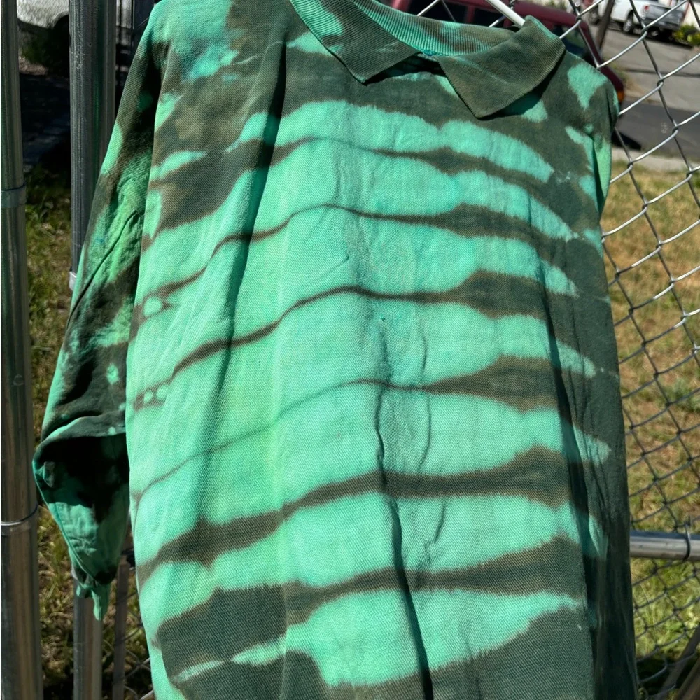 Bleach Dyed Green and Brown 90’s Collared Sweater, Women’s Size 0 or Men’s Small - Picture 7 of 7